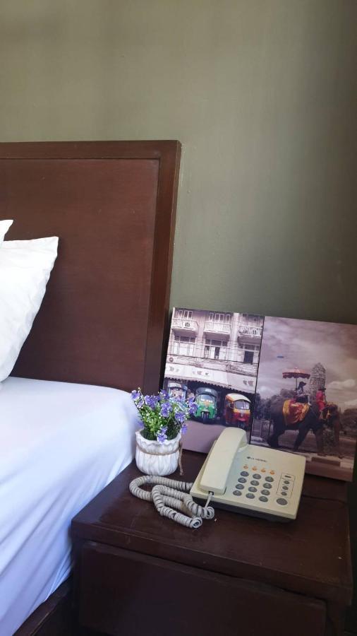 Zen Sukhumvit33 Hotel Bangkok Exterior photo